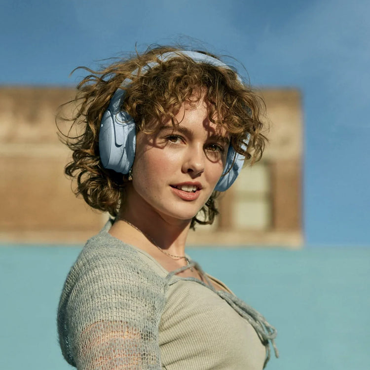 Bose QuietComfort Wireless Noise Cancelling Headphones, Bluetooth Over Ear Headphones with Up To 24 Hours of Battery Life, Moonstone Blue - Limited Edition Color